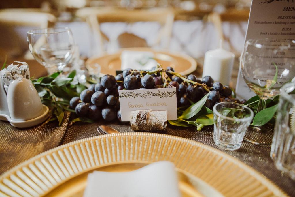 winogrono dekoracja stołów gości