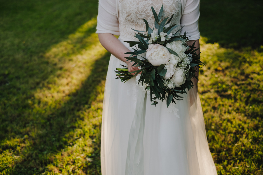 white&green wedding bouquet